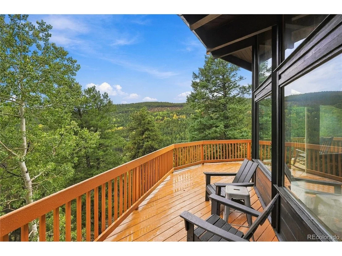 Photo of 889 Lodgepole Dr