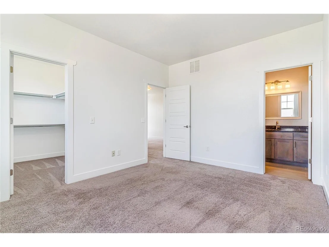 Photo of 497 Valley Way