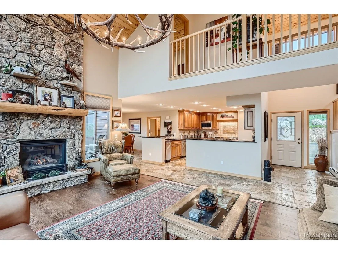 Photo of 1302 Royal Ridge Dr