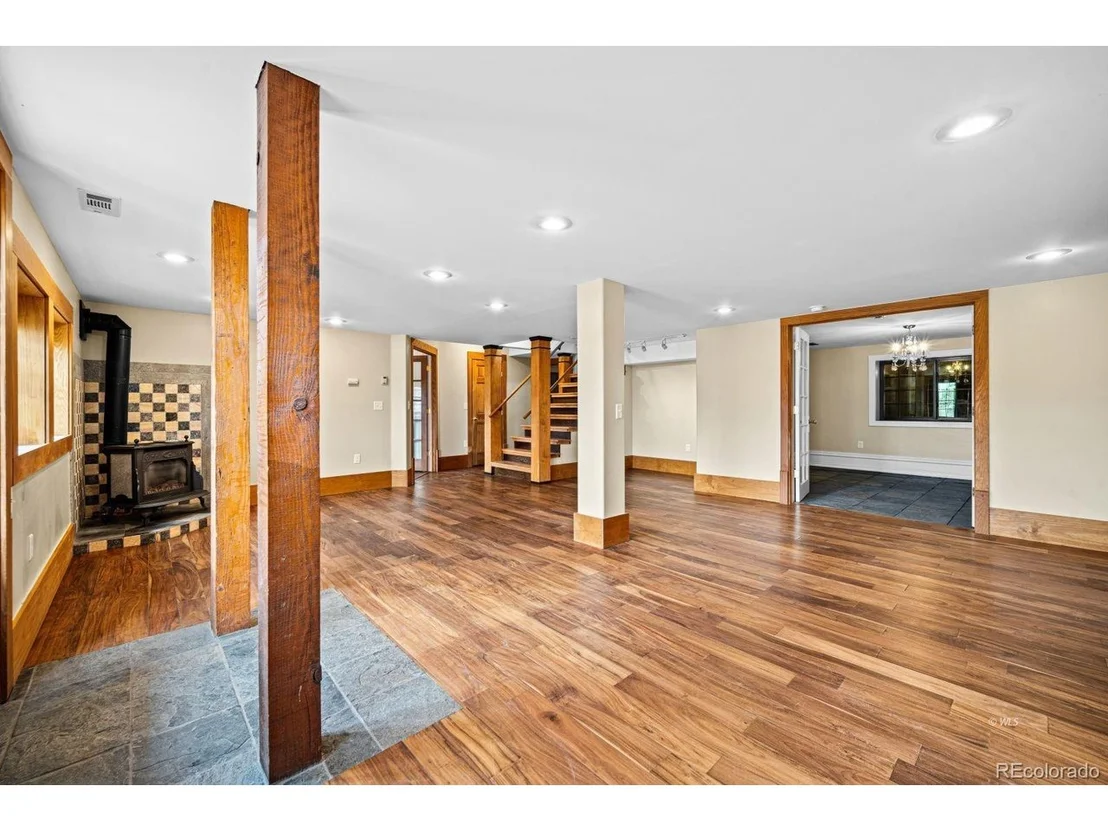 Photo of 325 McMurtrie Rd