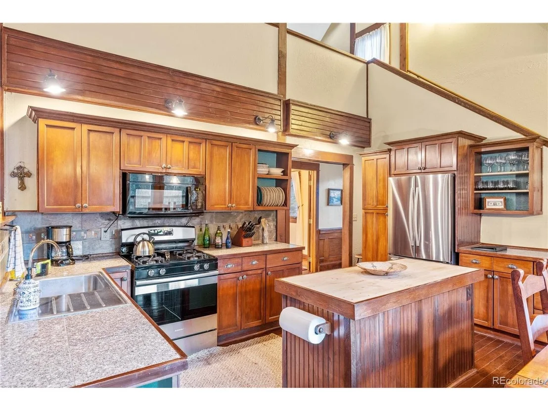 Photo of 2222 Lions Lane