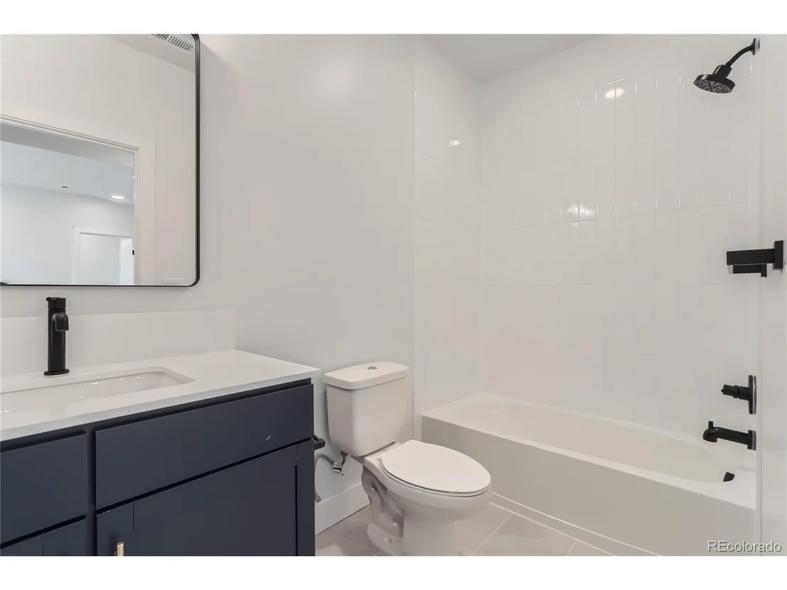 Photo of 1301 James Rd