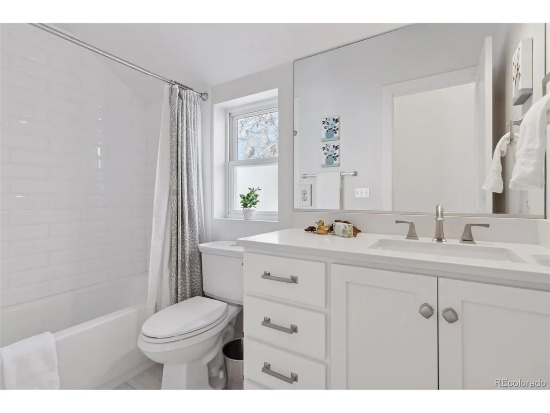 Photo of 3824 Lowell Blvd