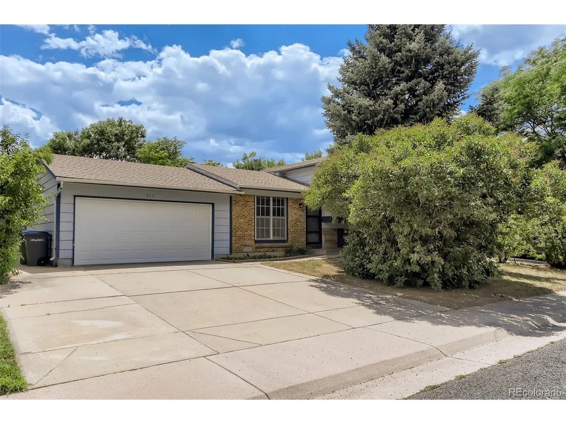 Photo of 216 Summit Cir