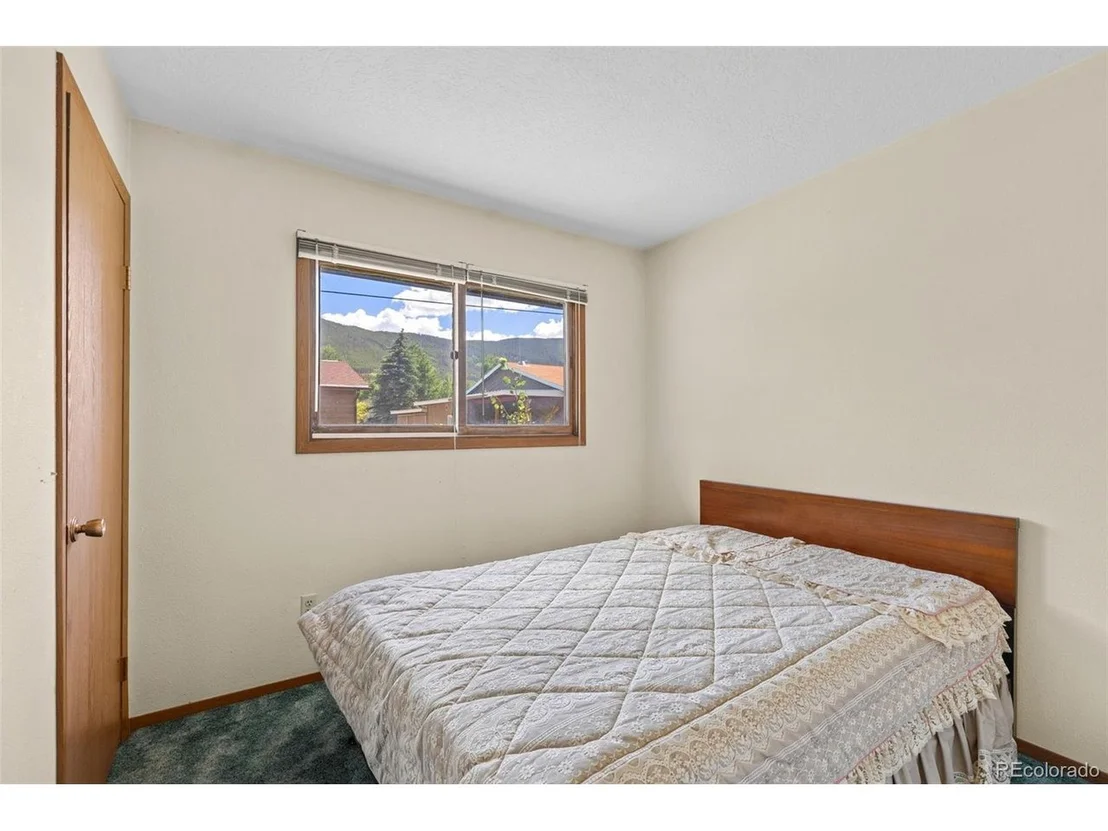Photo of 143 Meadow Dr