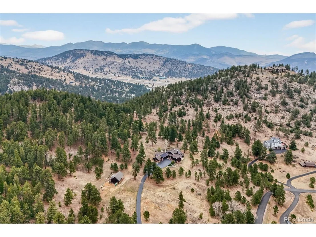 Photo of 528 W Meadow Rd