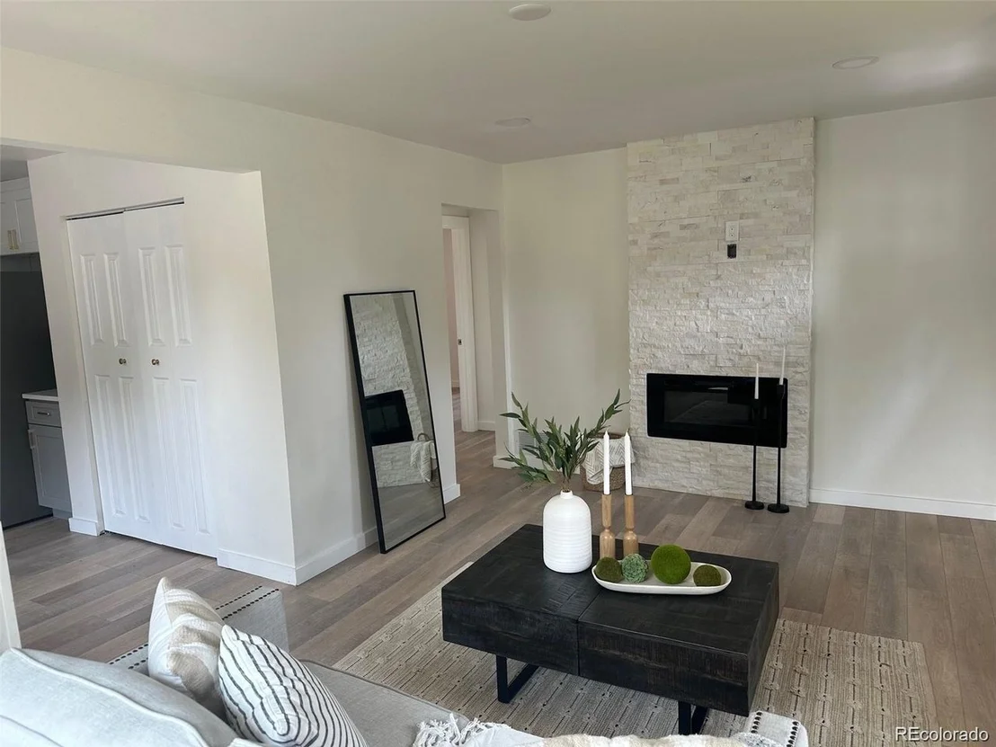Photo of 1395 W Custer Pl