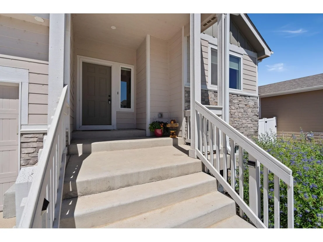 Photo of 956 Maplebrook Dr