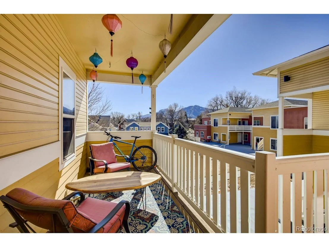 Photo of Unit 201 at 2610 Iris Ave