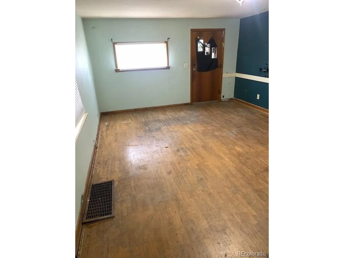 Photo of 221 4th St