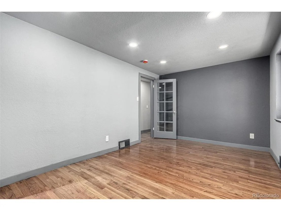 Photo of 5470 Holland Dr