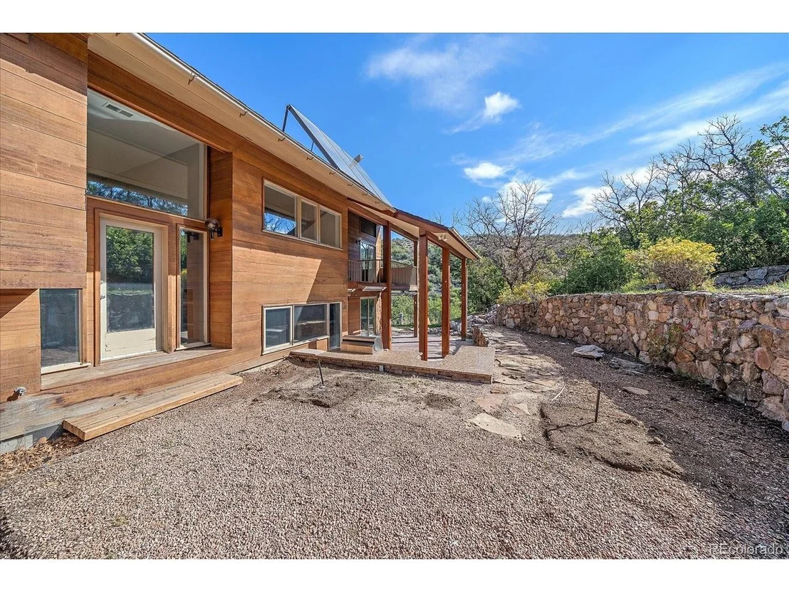 Photo of 560 Valley Rd