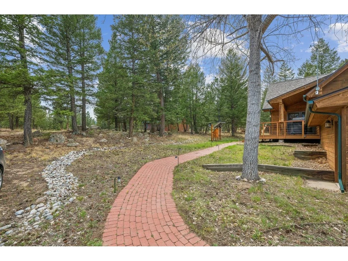 Photo of 733 Lakeshore Dr