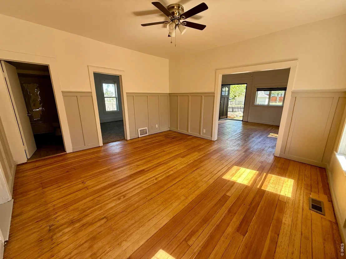 Photo of 425 Dillingham Ave