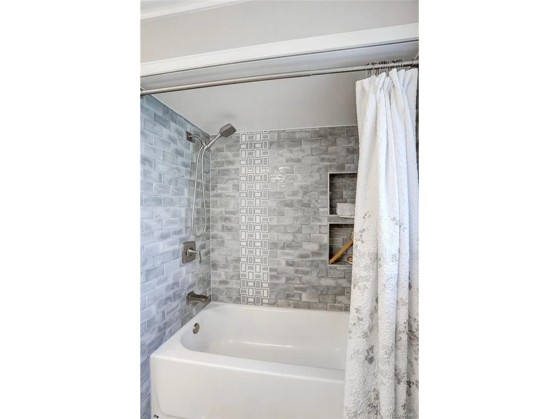 Photo of 7370 Broadview Dr