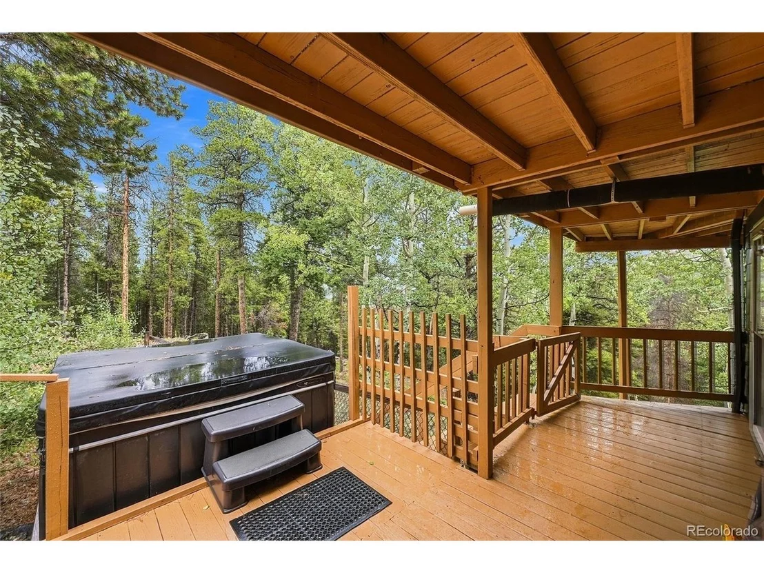 Photo of 889 Lodgepole Dr