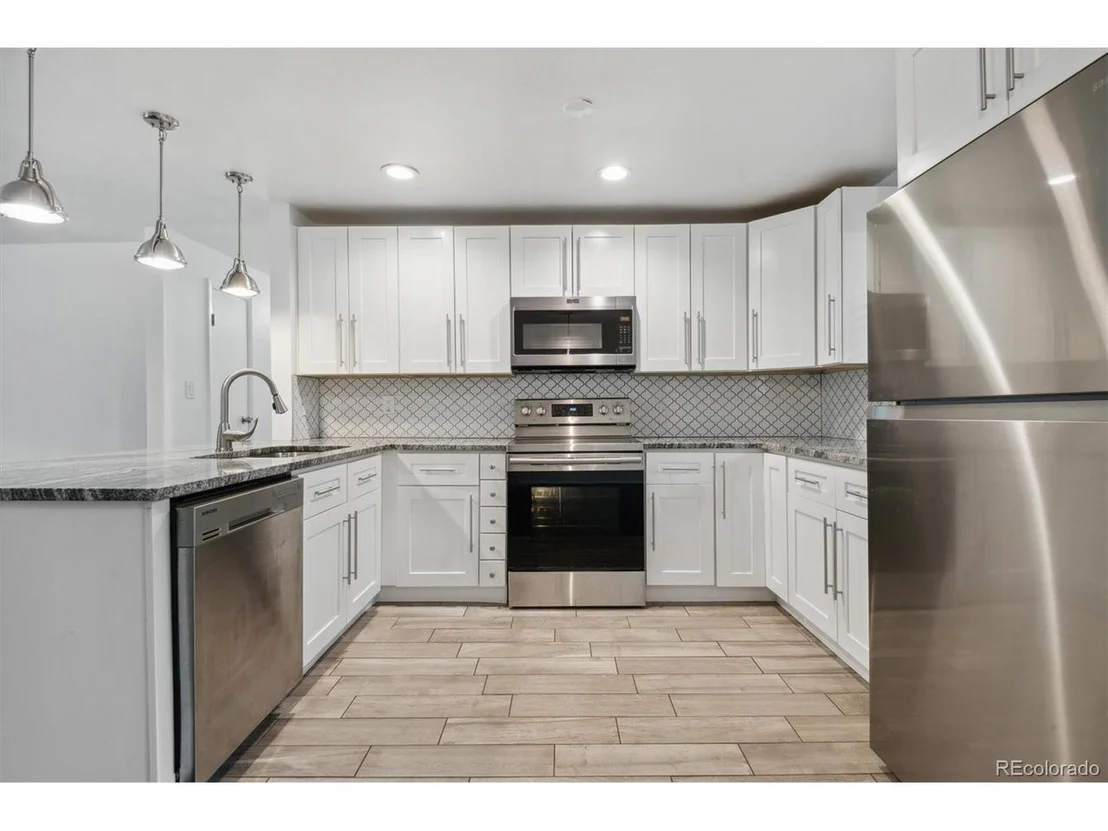 Photo of 1065 Hemlock Way