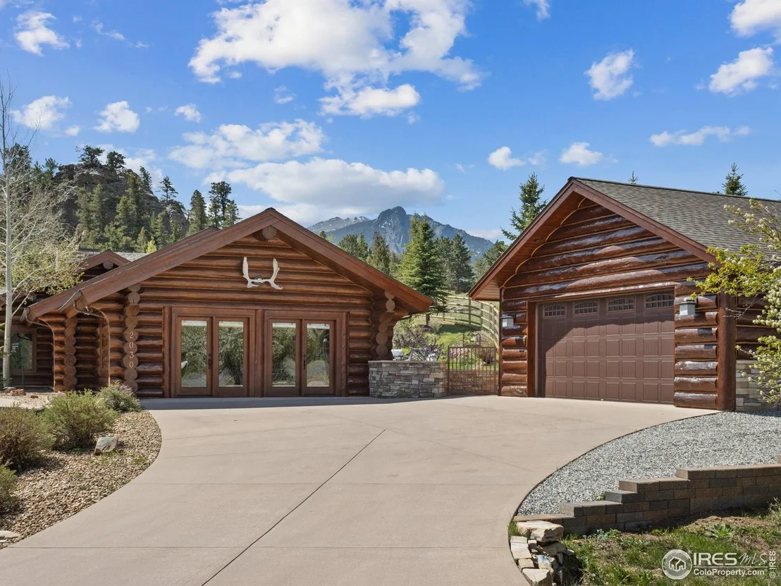 Photo of 2030 Cherokee Dr