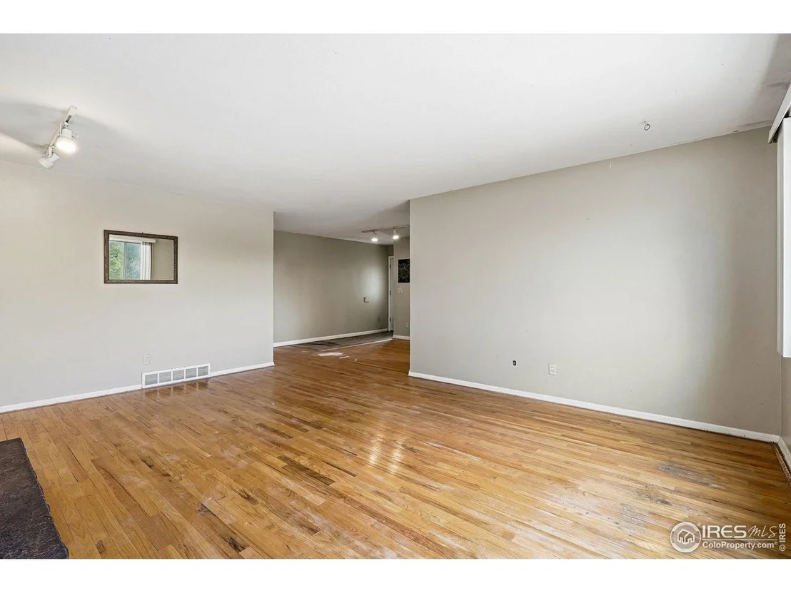 Photo of 4595 Moorhead Ave