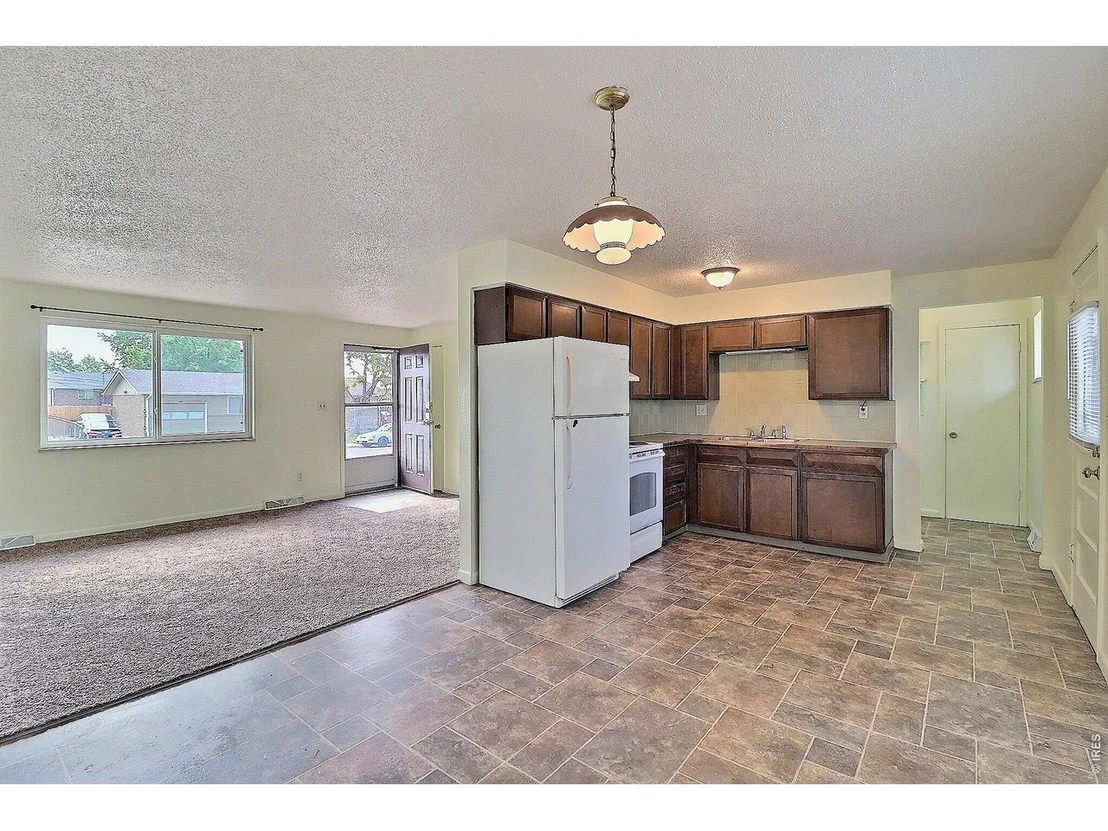 Photo of 3011 Lakeside Dr