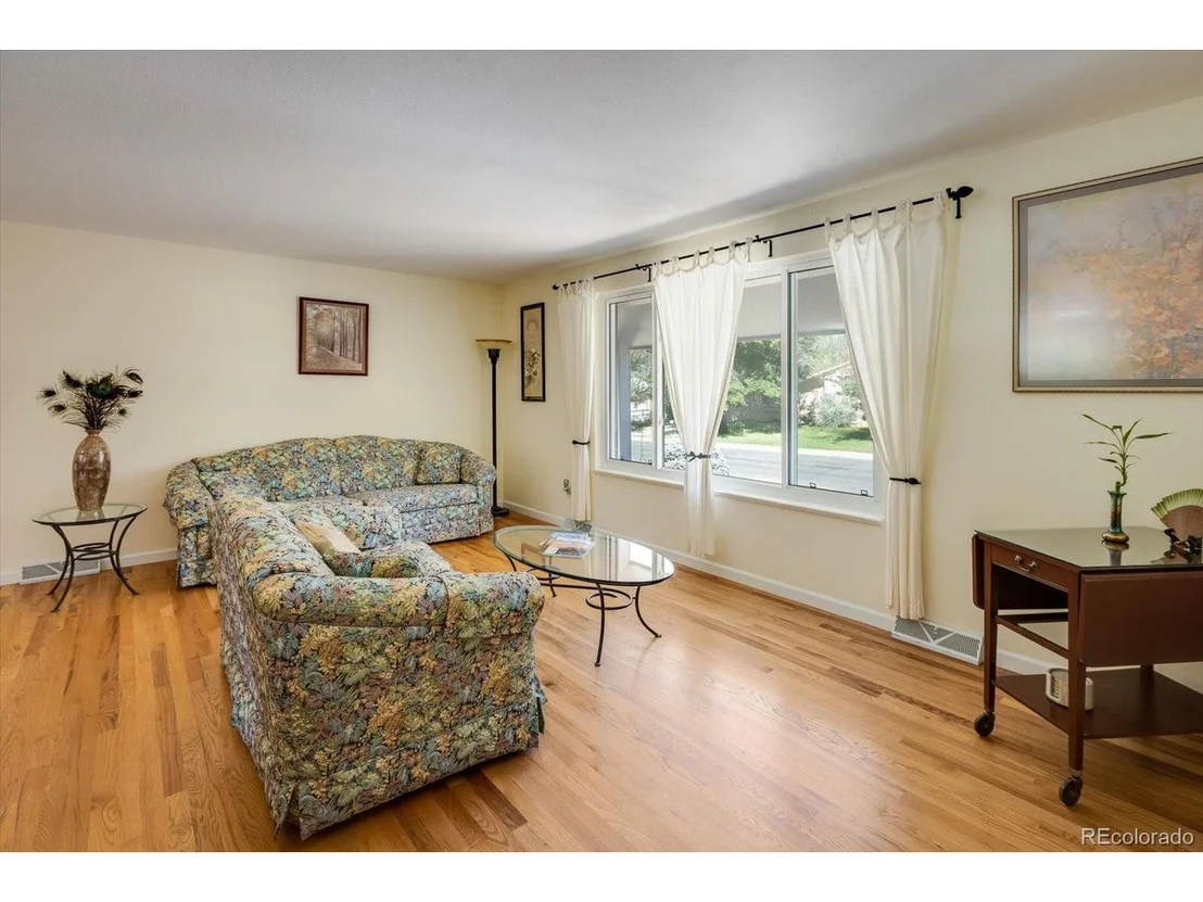 Photo of 115 Manhattan Dr