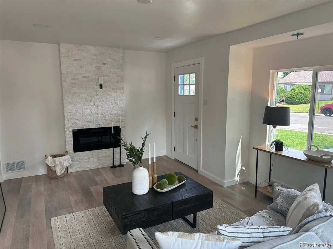 Photo of 1395 W Custer Pl
