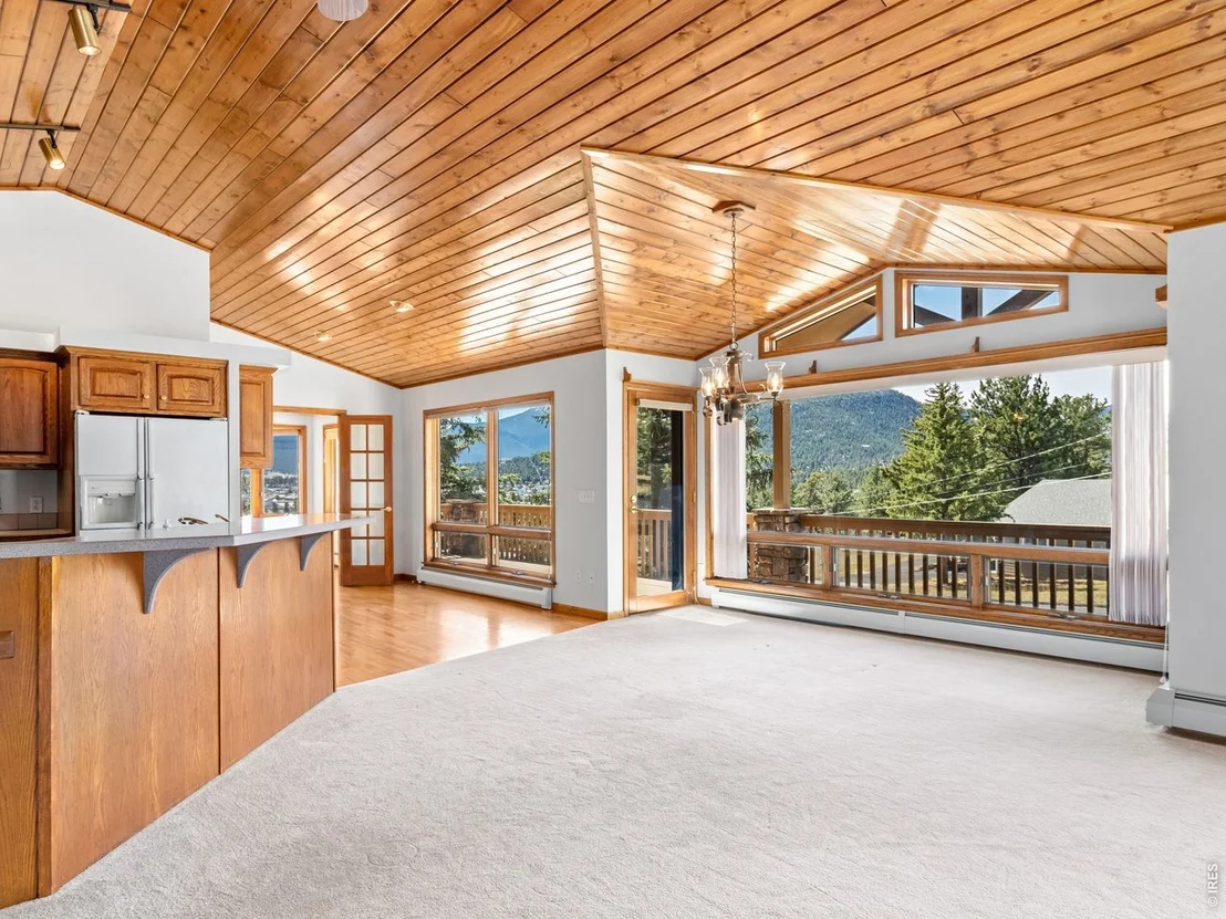 Photo of 650 Summit Dr