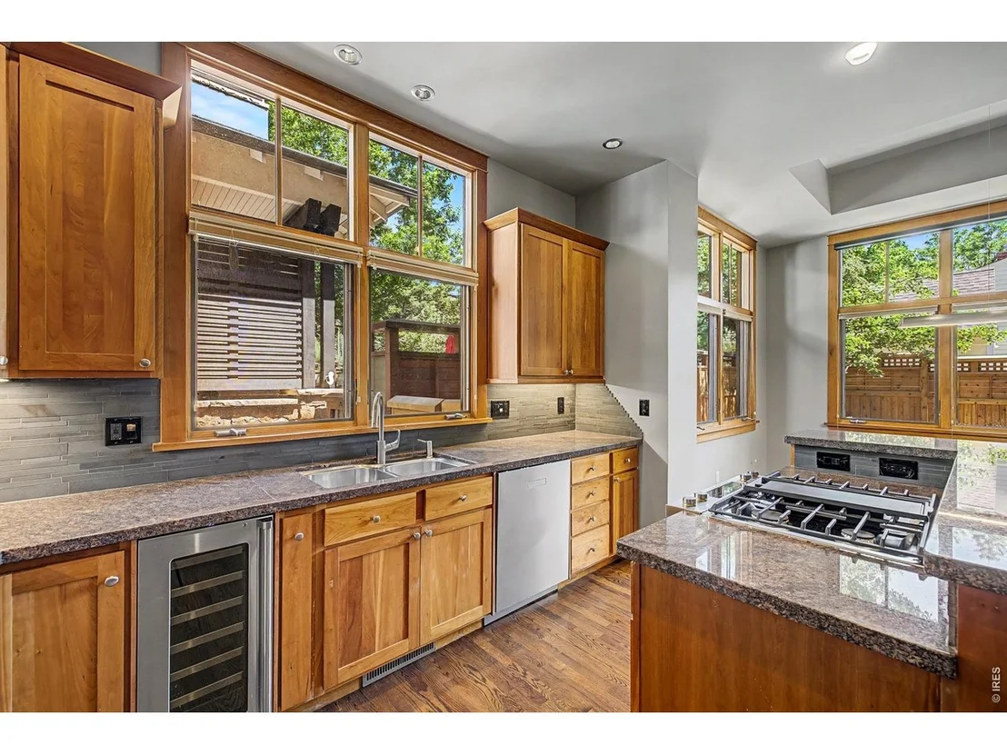 Photo of 610 Streamside Ln
