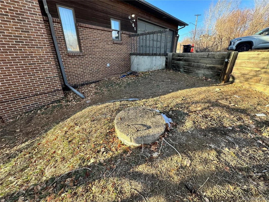 Photo of 6861 Oberon Rd
