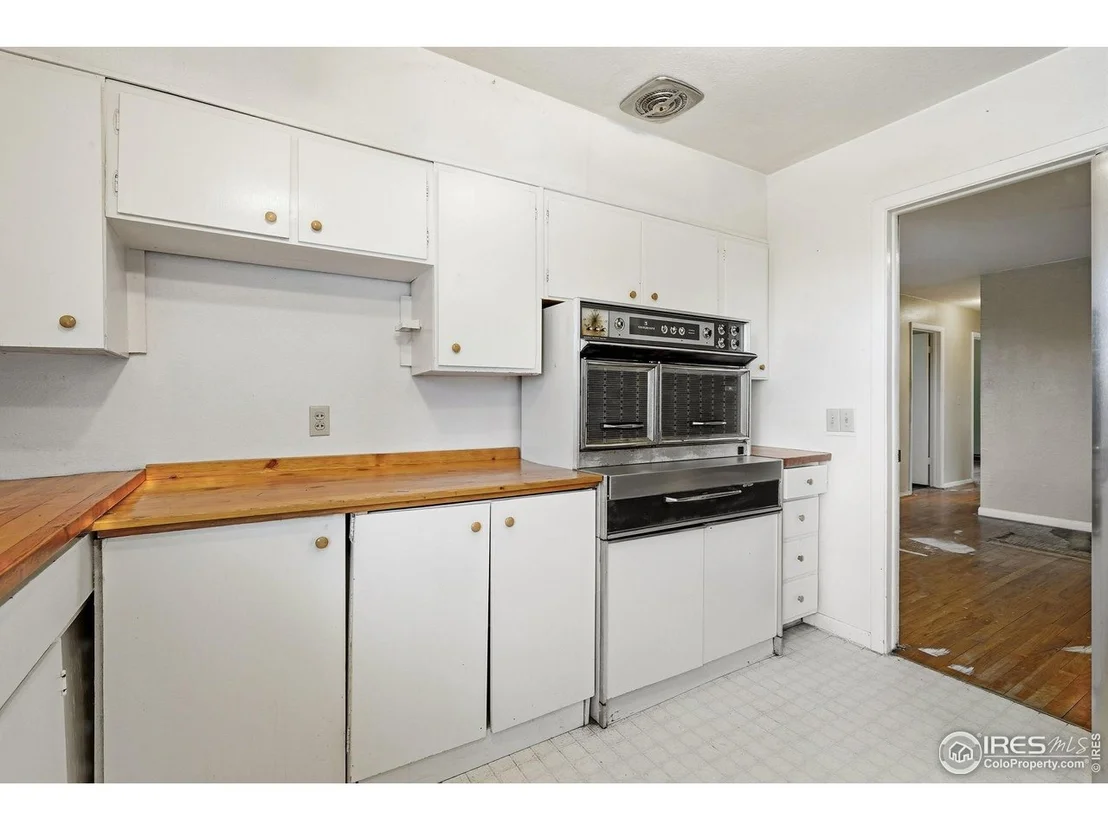 Photo of 4595 Moorhead Ave