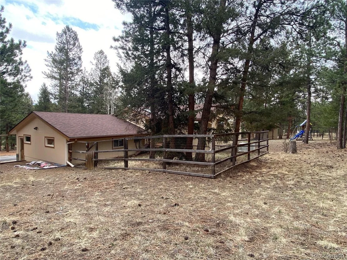 Photo of 1293 Woodside Dr