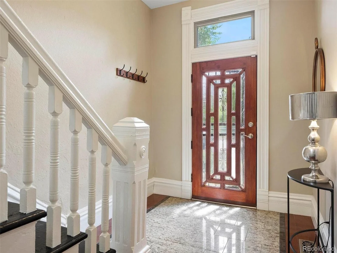 Photo of 2435 Tremont Pl