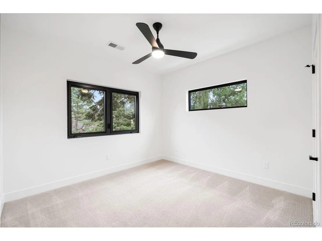 Photo of 3930 W Byron Pl