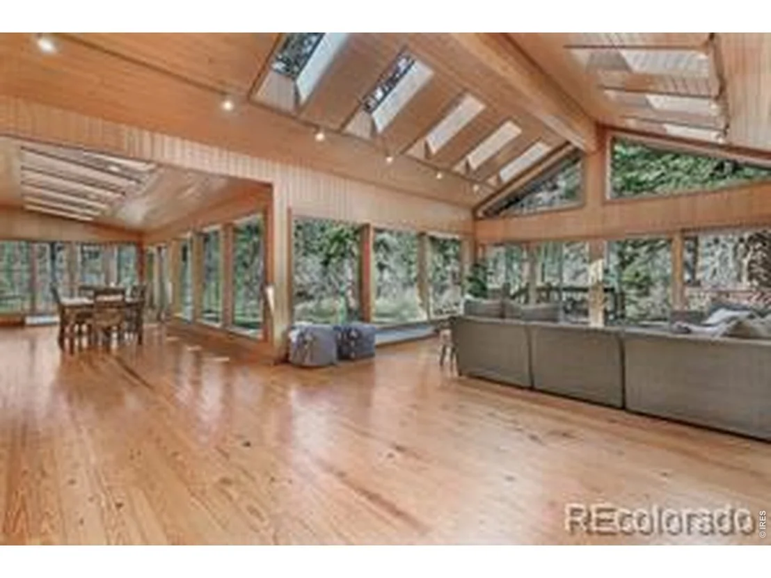 Photo of 746 Riverside Dr