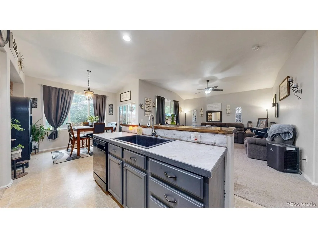 Photo of 517 Dee Rd