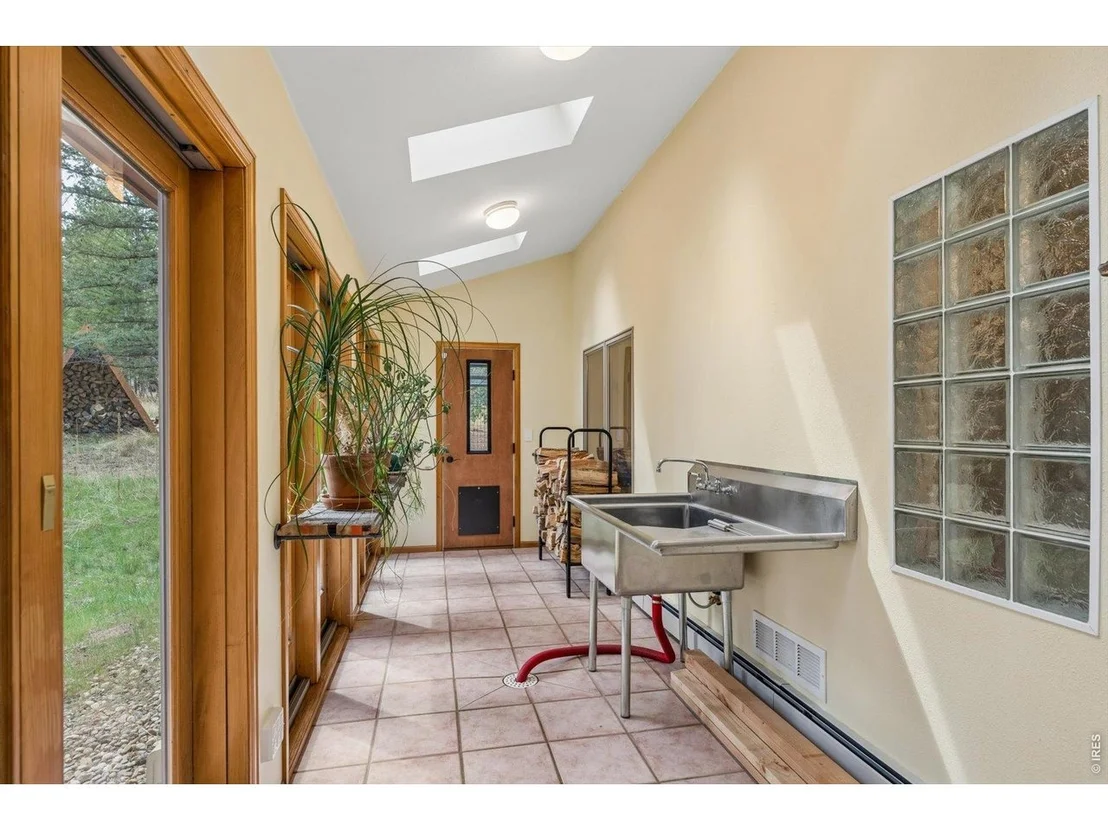 Photo of 733 Lakeshore Dr
