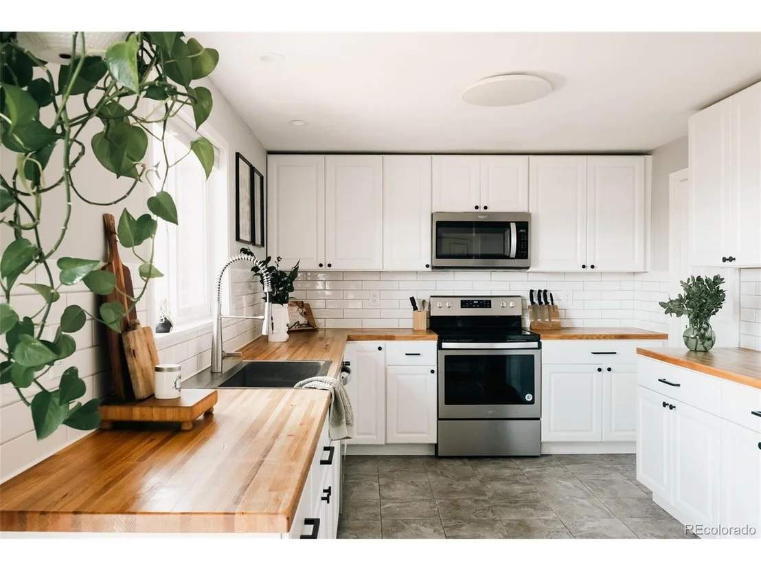 Photo of 4390 Shaw Blvd