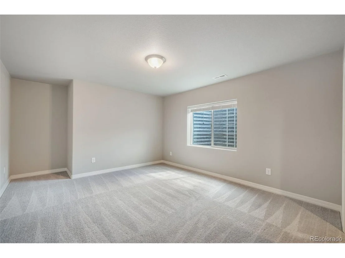 Photo of 2583 Lakes Edge Dr