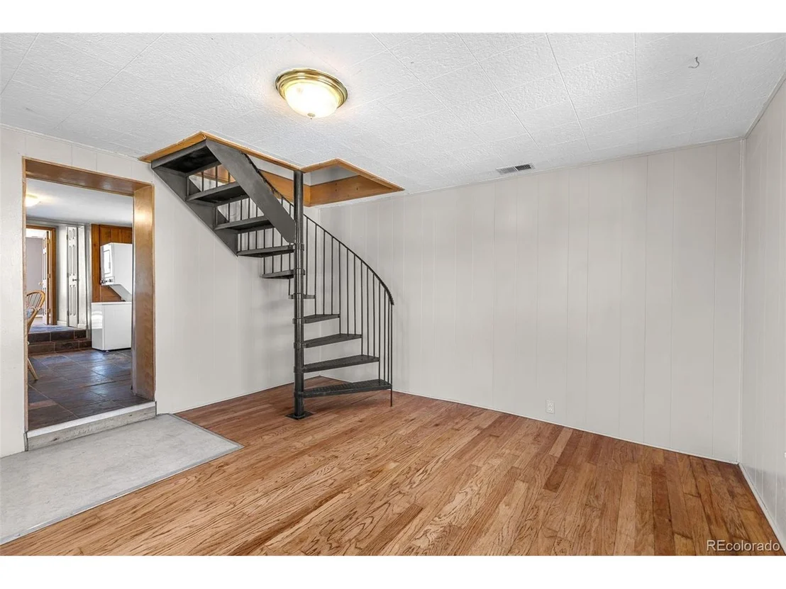 Photo of 350 Spring St