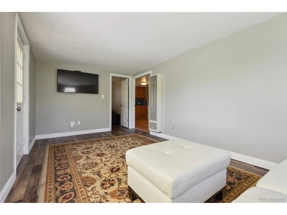 Photo of 6356 Downing St