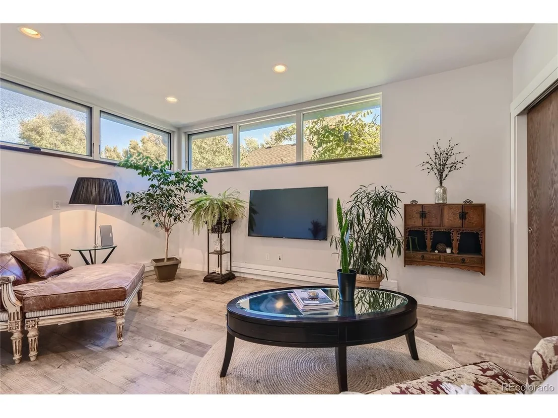 Photo of 161 3rd Ave