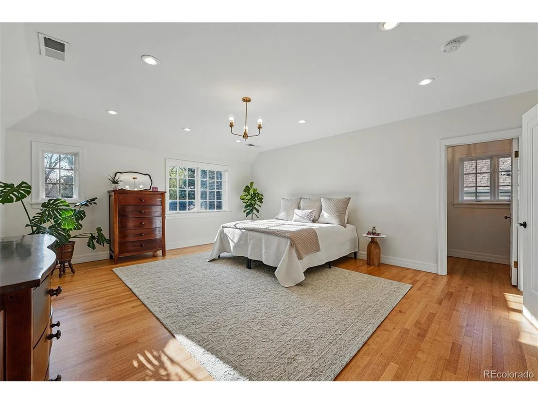 Photo of 1645 Locust St