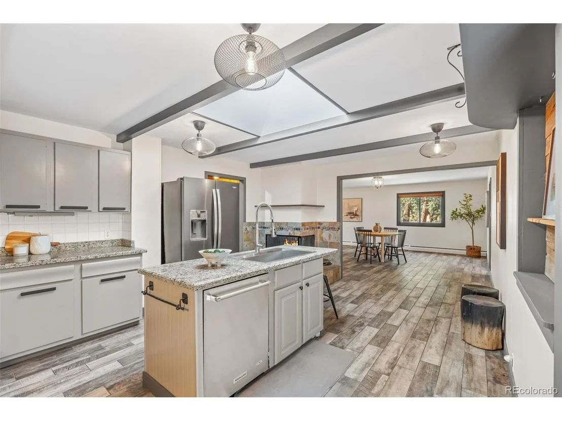 Photo of 5886 High Dr