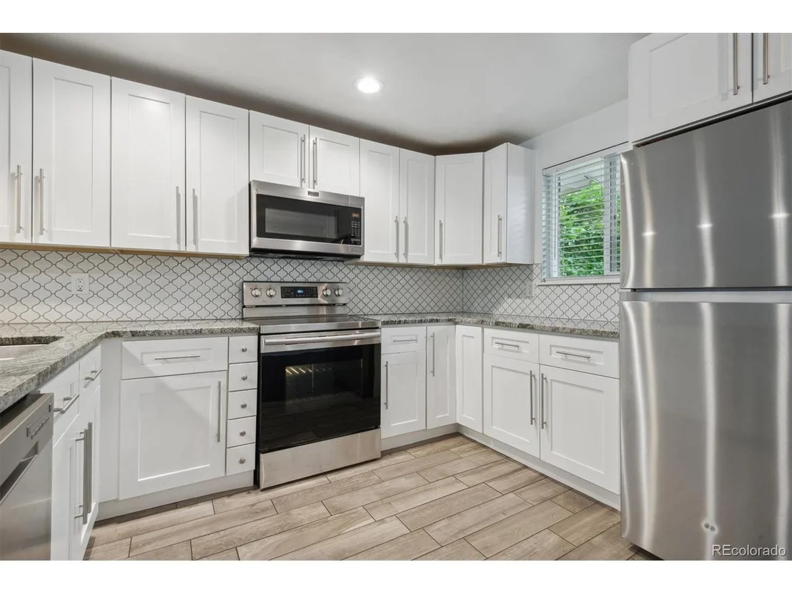 Photo of 1065 Hemlock Way