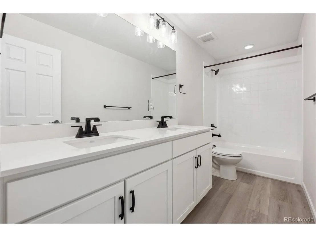 Photo of 1050 Joseph Pl