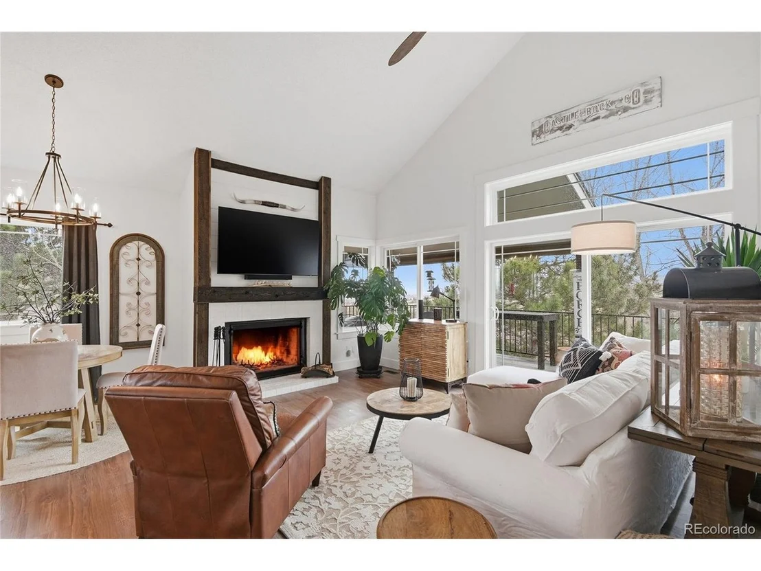 Photo of 2331 Meadows Ln