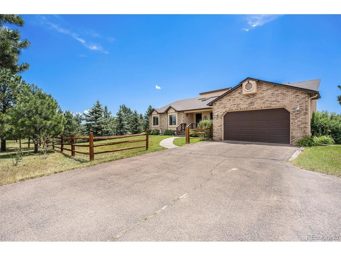 Photo of 2585 Mohawk Way