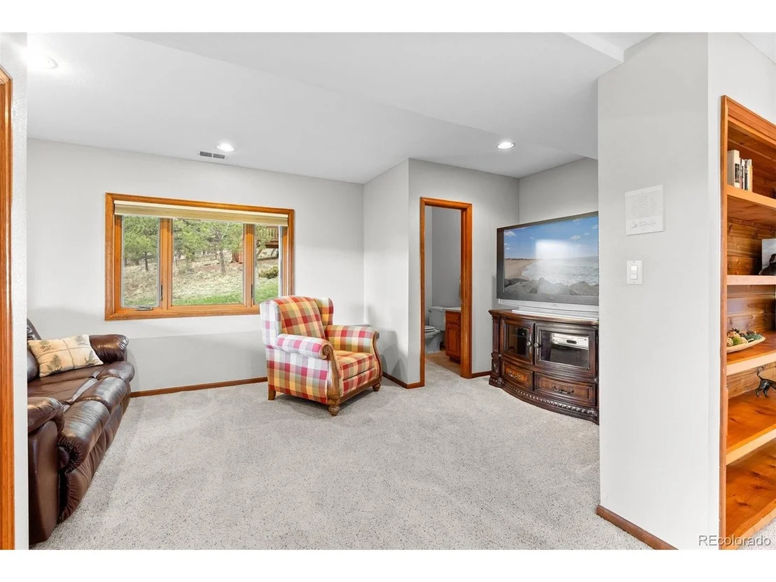 Photo of 665 Meadow Dr
