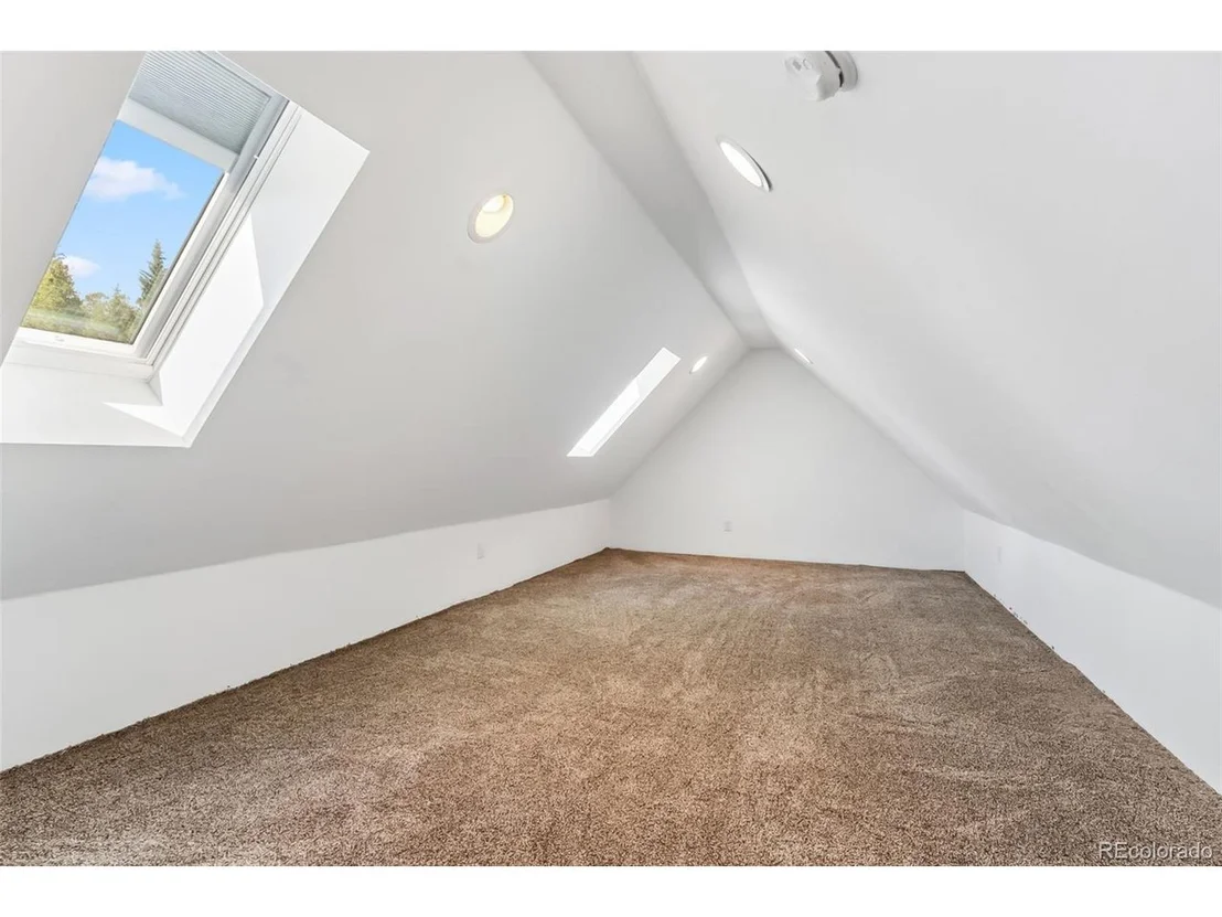 Photo of 475 Vail Cir