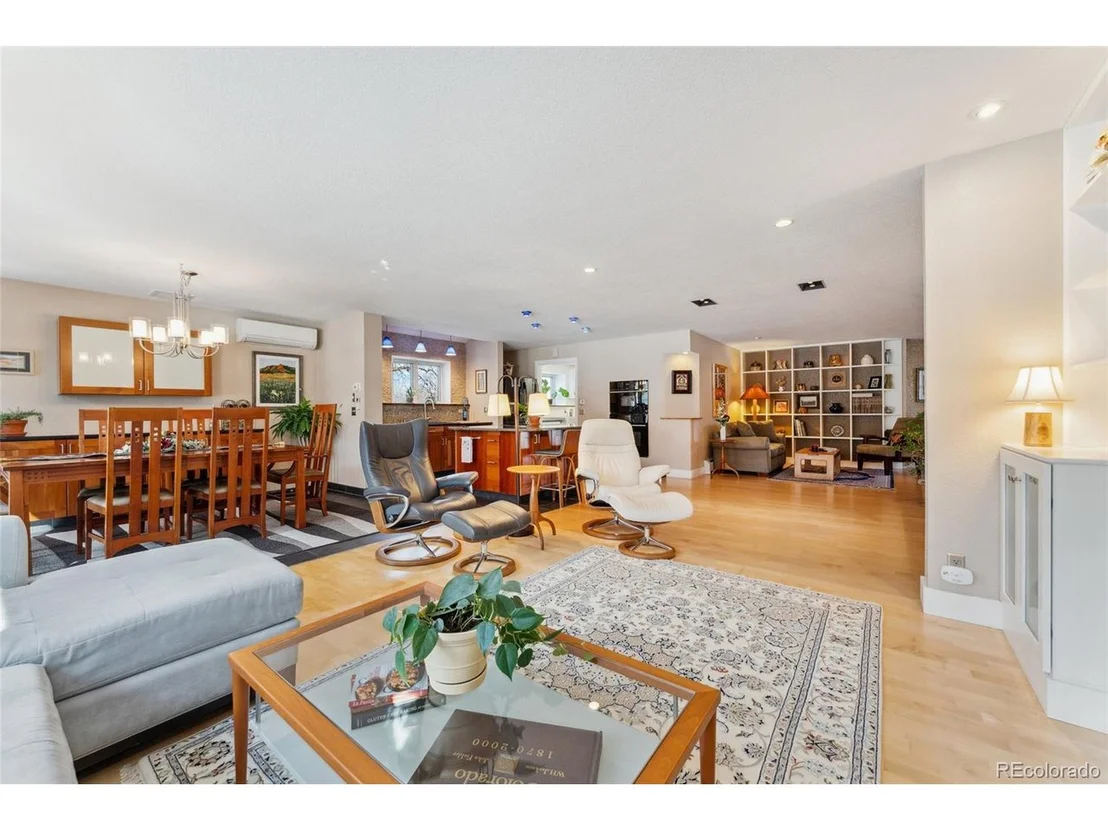 Photo of 831 Crescent Dr
